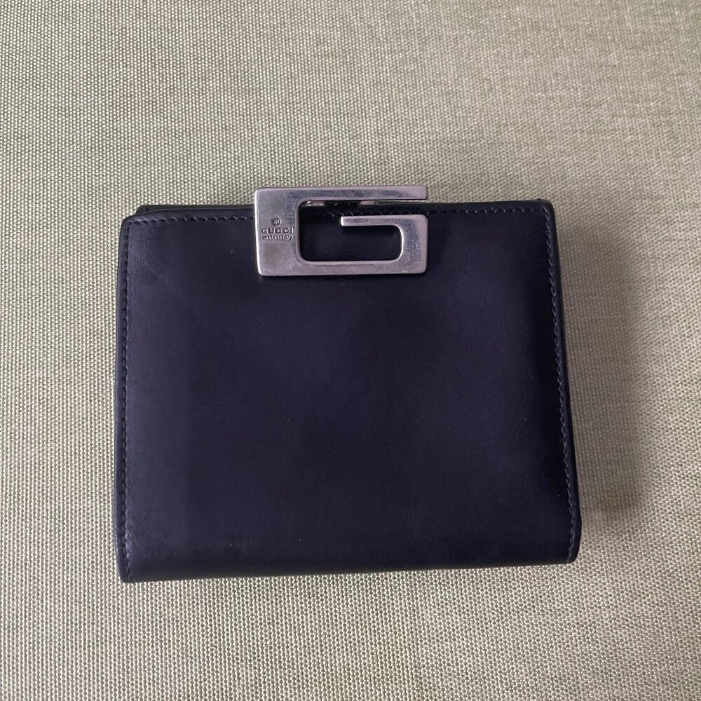 Gucci Black Leather Wallet with Silver G Clasp – Vintage Authentic